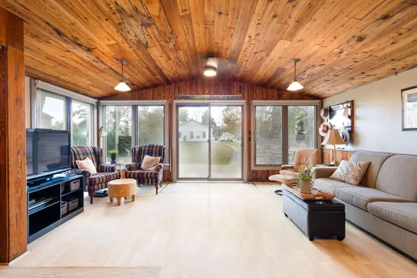 122 Blue Heron DR, Georgina, ON L0E 1N0