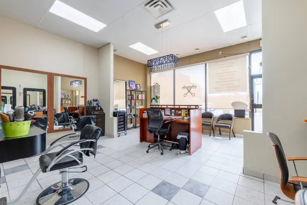 15461 Yonge ST #3, Aurora, ON L4G 1P3