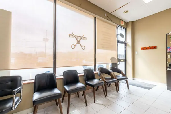 15461 Yonge ST #3, Aurora, ON L4G 1P3