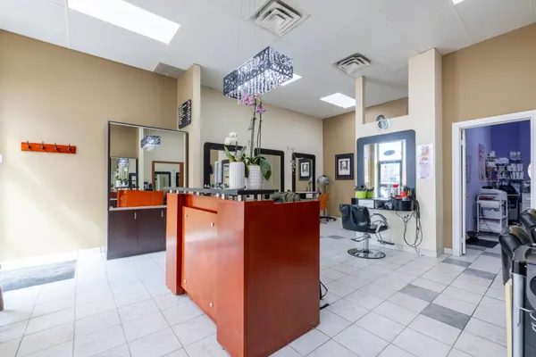 15461 Yonge ST #3, Aurora, ON L4G 1P3