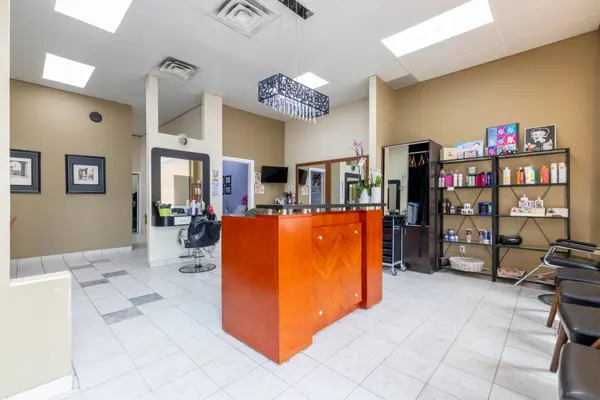 15461 Yonge ST #3, Aurora, ON L4G 1P3