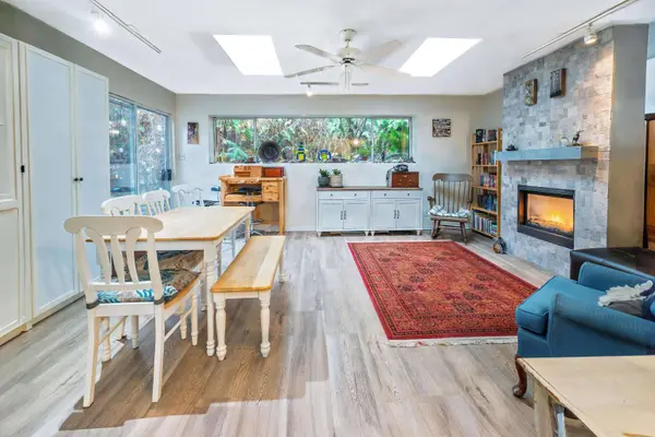 2133 Hope ST, Port Moody, BC V3H 2H9
