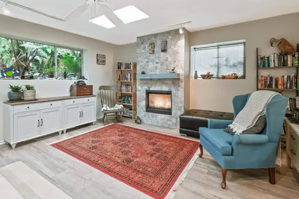 2133 Hope ST, Port Moody, BC V3H 2H9