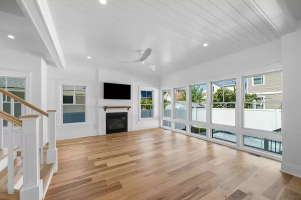 117 E Syracuse Avenue, Wildwood Crest, NJ 08260