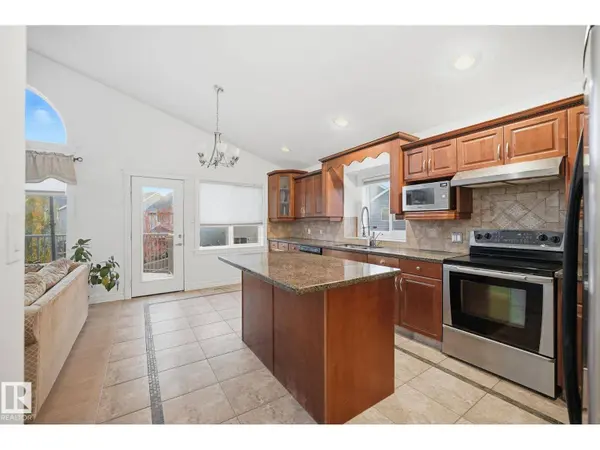 1324 70 ST SW, Edmonton, AB T6X1K9