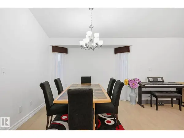 1324 70 ST SW, Edmonton, AB T6X1K9