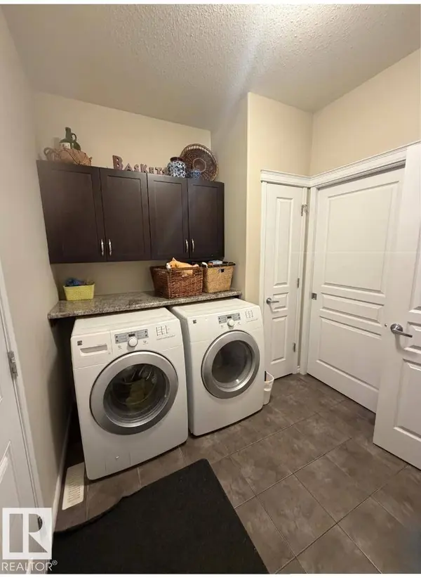 37 CODETTE WY, Sherwood Park, AB T8H 0P3