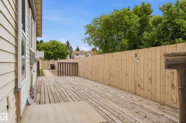 2103 53 ST NW, Edmonton, AB T6L 4T8