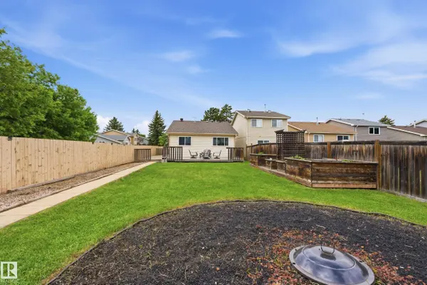 2103 53 ST NW, Edmonton, AB T6L 4T8