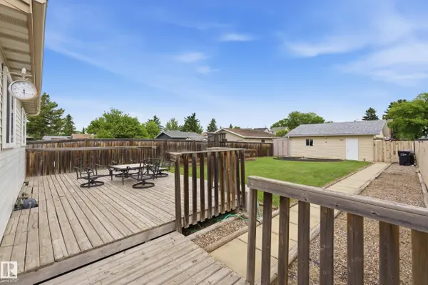 2103 53 ST NW, Edmonton, AB T6L 4T8