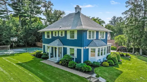 1517 Spruce Drive, Kalamazoo, MI 49008