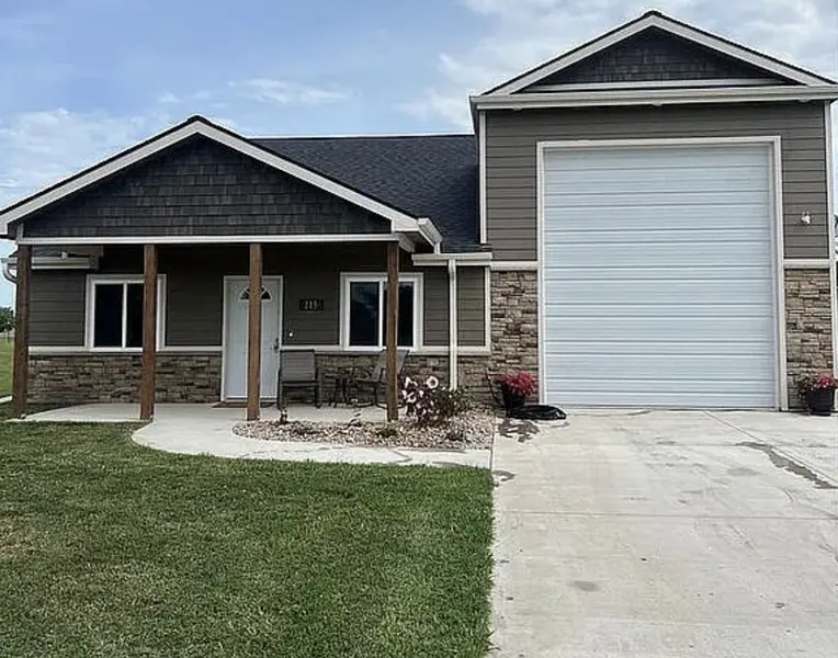 215 E 9th St, Milford, KS 66514