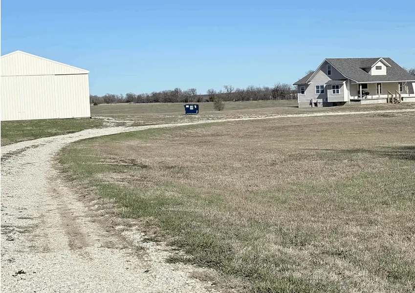 1047 800th Ave #612, Hope, KS 67451