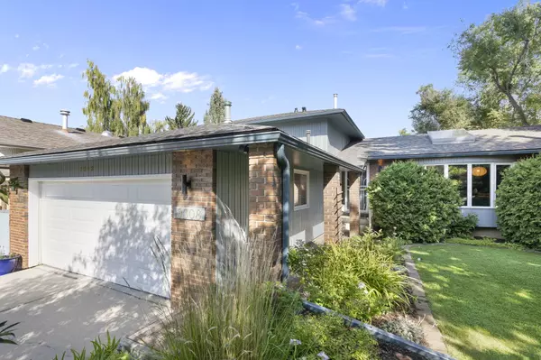 9308 26 St SW, Calgary, AB T2V 4G9