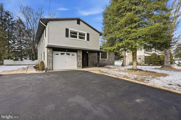 323 PARRY RD, Cinnaminson, NJ 08077