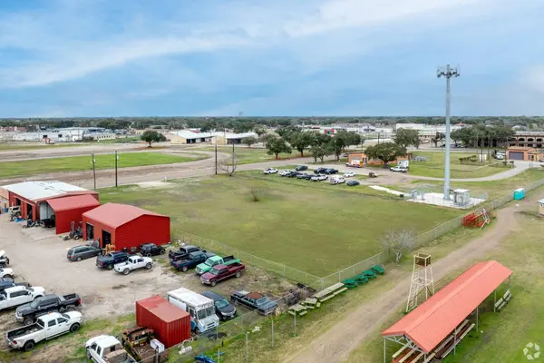 150 S Stadium Rd, Alice, TX 78332-6829