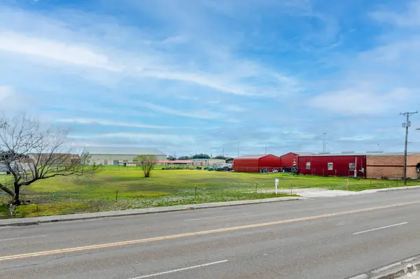150 S Stadium Rd, Alice, TX 78332-6829