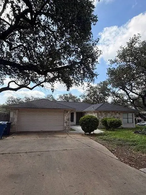 2718 Rim Rock Trl, San Antonio, TX 78251-2207