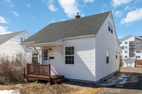 27 Airport St, Dieppe, NB E1A 2G1