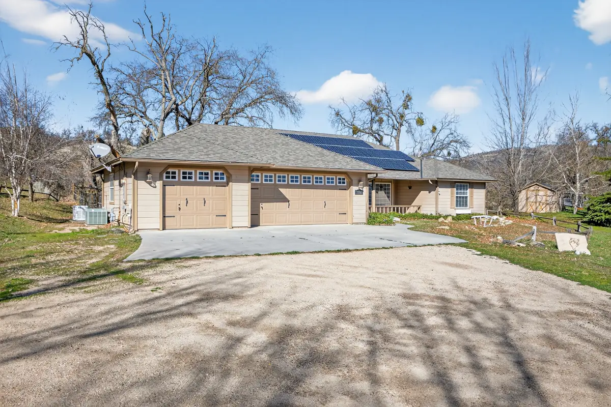 30261 Knight Ct, Tehachapi, CA 93561-8520