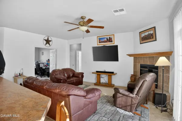 27961 Ack Ack CT, Tehachapi, CA 93561