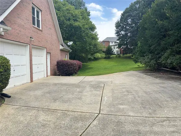 5875 N Canaan Glen Ct CT, Atlanta, GA 30331