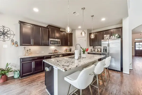2111 Scissor Tail RD, Pearland, TX 77581