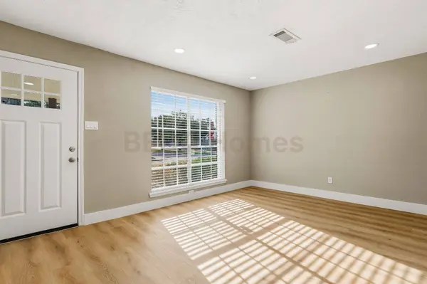 11742 N Willow CIR, Houston, TX 77071