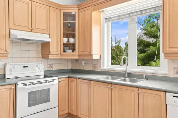33 Valleyford AVE, Richmond Hill, ON L4C 0A7