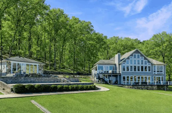 feature image of Lakefront Luxury on 6 Private Acres at Lake of the Ozarks