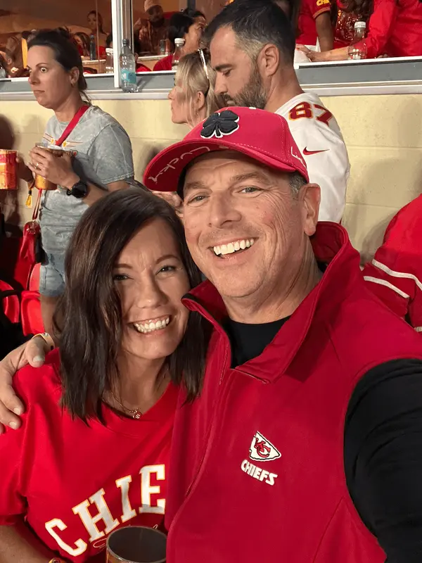 feature image of The Best Places to Watch a Kansas City Chiefs Game at Lake of the Ozarks