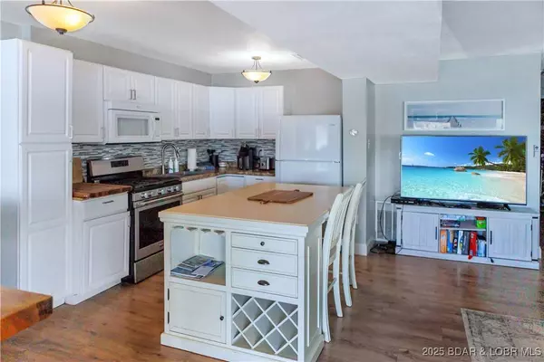 27910 Lyndsey LN, Rocky Mount, MO 65072