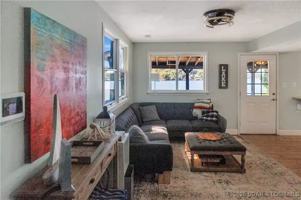 27910 Lyndsey LN, Rocky Mount, MO 65072