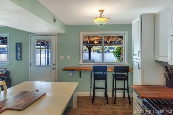 27910 Lyndsey LN, Rocky Mount, MO 65072