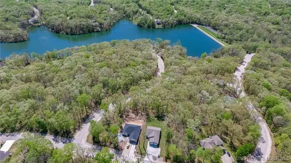 284 Bloomington DR, Lake Ozark, MO 65049