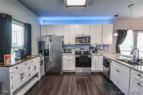 284 Bloomington DR, Lake Ozark, MO 65049