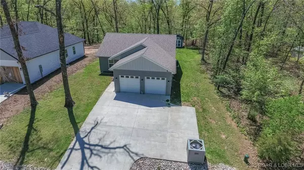 284 Bloomington DR, Lake Ozark, MO 65049