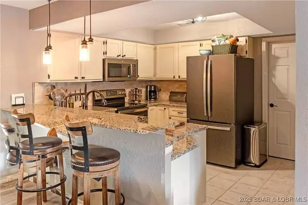 214 Regatta Bay CIR #1B, Lake Ozark, MO 65049