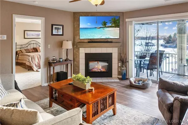 214 Regatta Bay CIR #1B, Lake Ozark, MO 65049