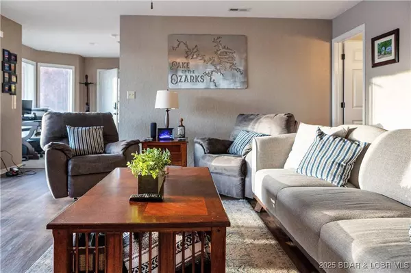 214 Regatta Bay CIR #1B, Lake Ozark, MO 65049