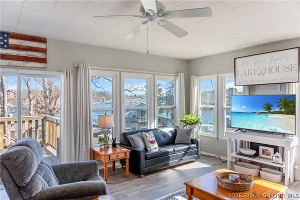 30164 Long Beach LN, Gravois Mills, MO 65037