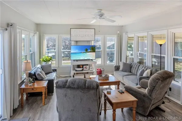 30164 Long Beach LN, Gravois Mills, MO 65037