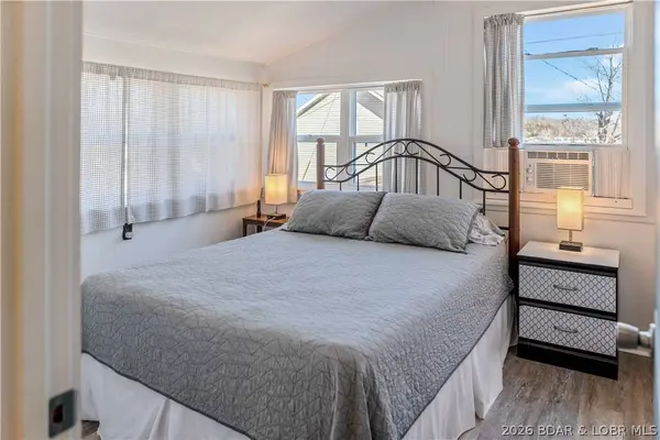 30164 Long Beach LN, Gravois Mills, MO 65037