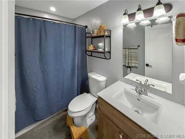 1442 Nichols RD #H 401, Osage Beach, MO 65065