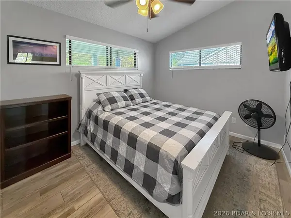 1442 Nichols RD #H 401, Osage Beach, MO 65065