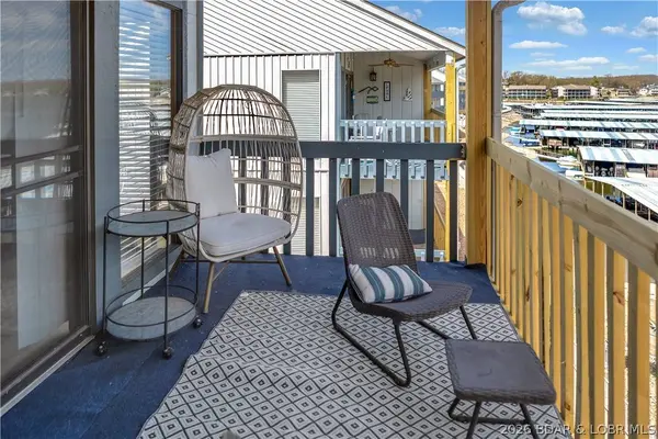 1442 Nichols RD #H 401, Osage Beach, MO 65065