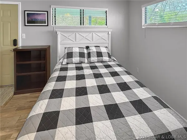 1442 Nichols RD #H 401, Osage Beach, MO 65065