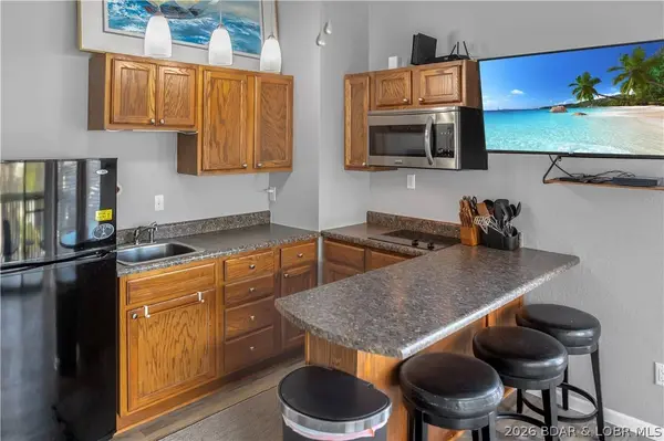 1442 Nichols RD #H 401, Osage Beach, MO 65065