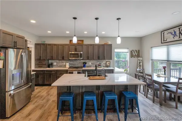 405 Waterside DR, Camdenton, MO 65020