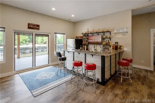 405 Waterside DR, Camdenton, MO 65020